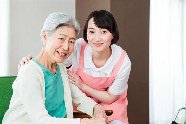 《中央区》週払いOK・特別養護老人ホームでの介護兼送迎スタッフ！...