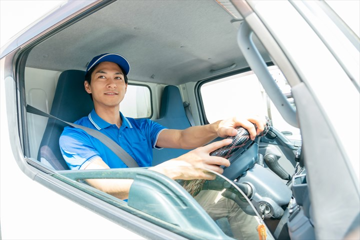 《一宮市》週払いOK・4ｔウイング車での企業向け一般貨物の集配ド...