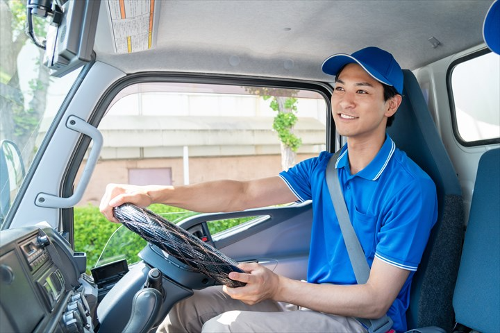 《名古屋市港区》週払いOK・3ｔ車でのコンビニ配送ドライバ…