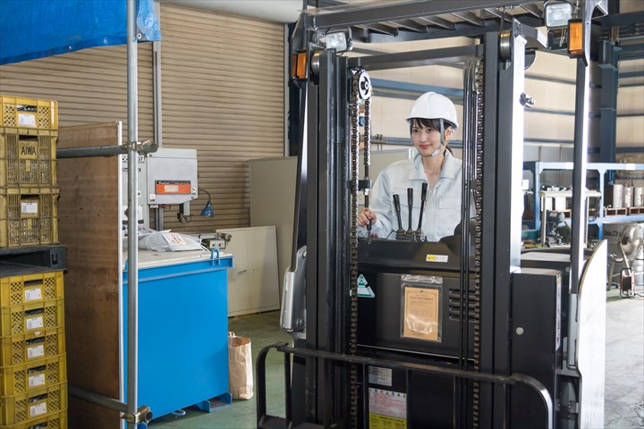 《伊勢崎市》週払いOK・リーチフォークを使用したプラスチック製品...