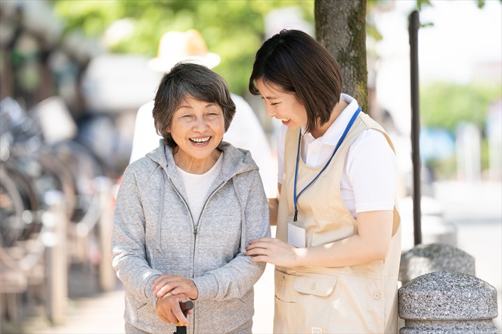 《中央区》週払いOK・特別養護老人ホームでの介護兼送迎スタッフ！...