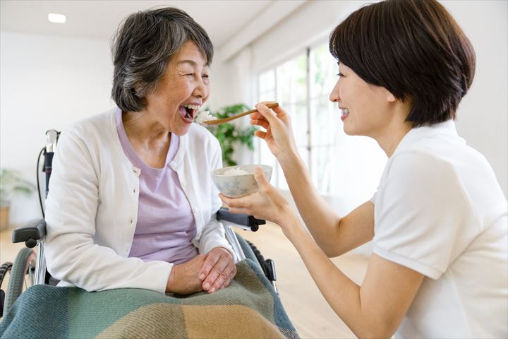《中央区》週払いOK・特別養護老人ホームでの介護兼送迎スタッフ！...