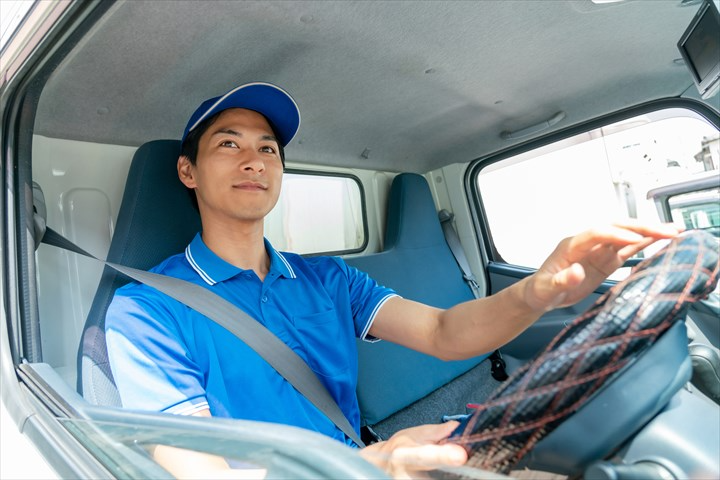 《一宮市》週払いOK・4ｔウイング車での企業向け一般貨物の集配ド...